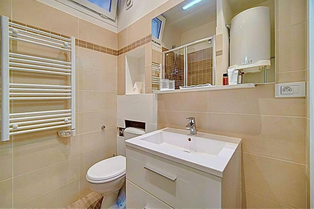1 - 41h3 Apartment Cannes