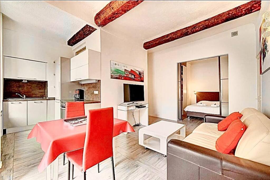 1 - 41h3 Apartment
